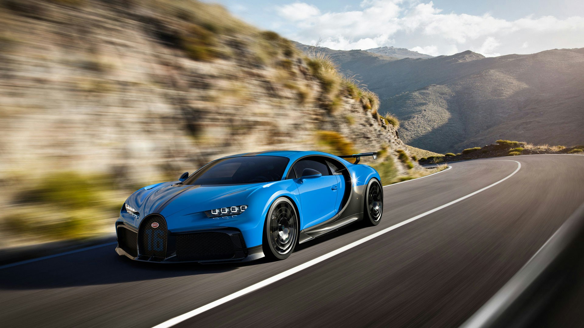 Chiron Pur Sport em estrada, vista dianteira a três quartos