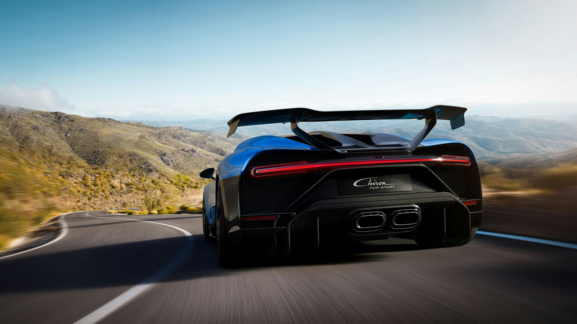 Chiron Pur Sport: asa fixa, difusor e escape