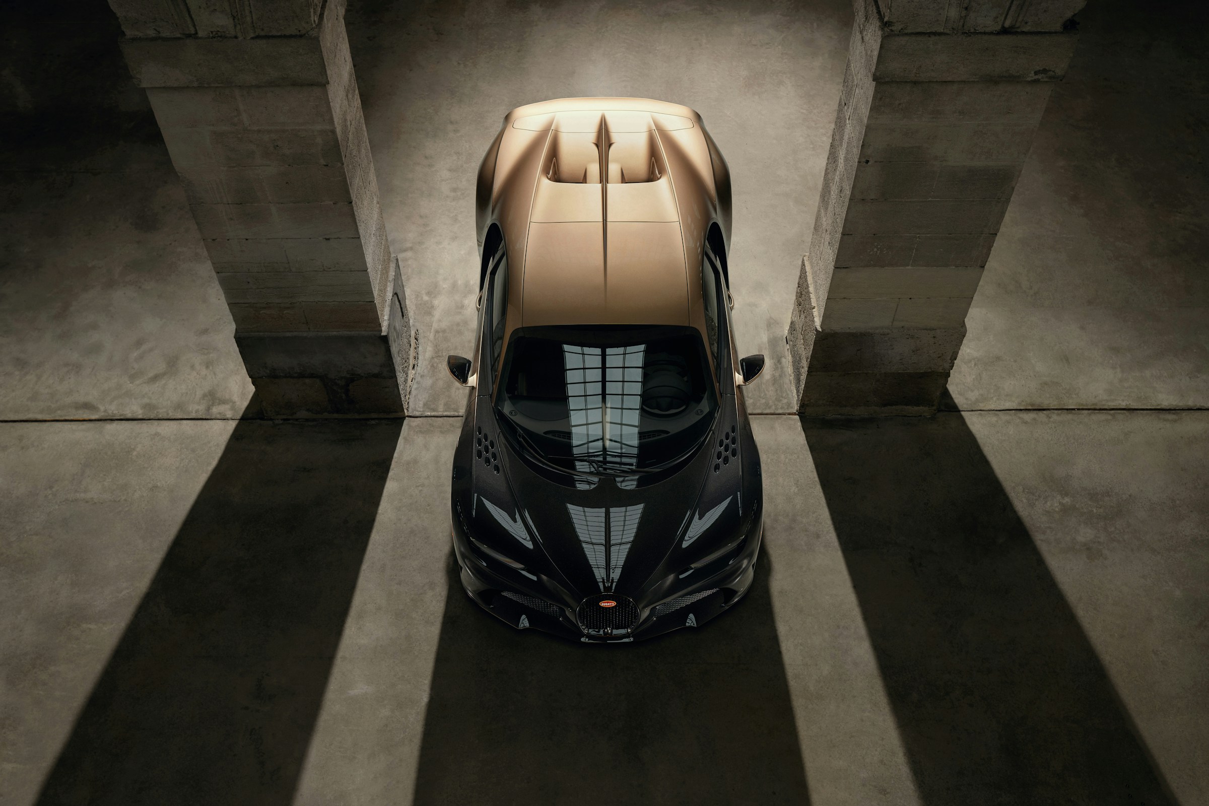 Chiron Super Sport Golden Era em perfil