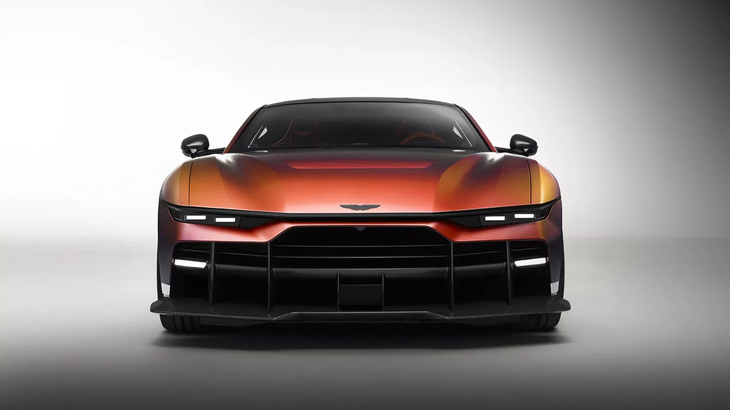 Vista frontal do Aston Martin Valen