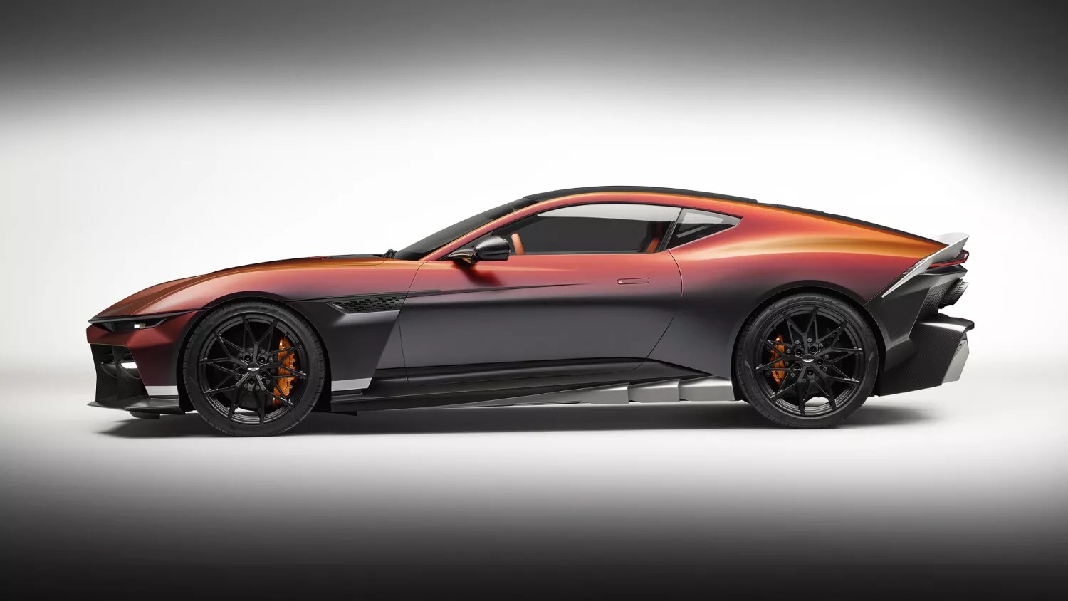 Perfil do Aston Martin Valen