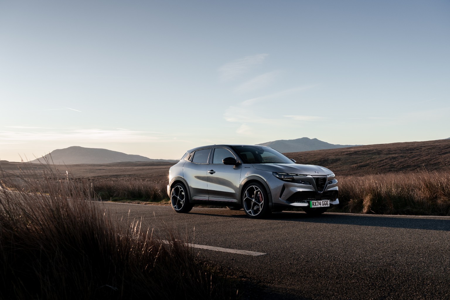 O Alfa Romeo Junior contemporâneo, em vista dianteira de três quartos