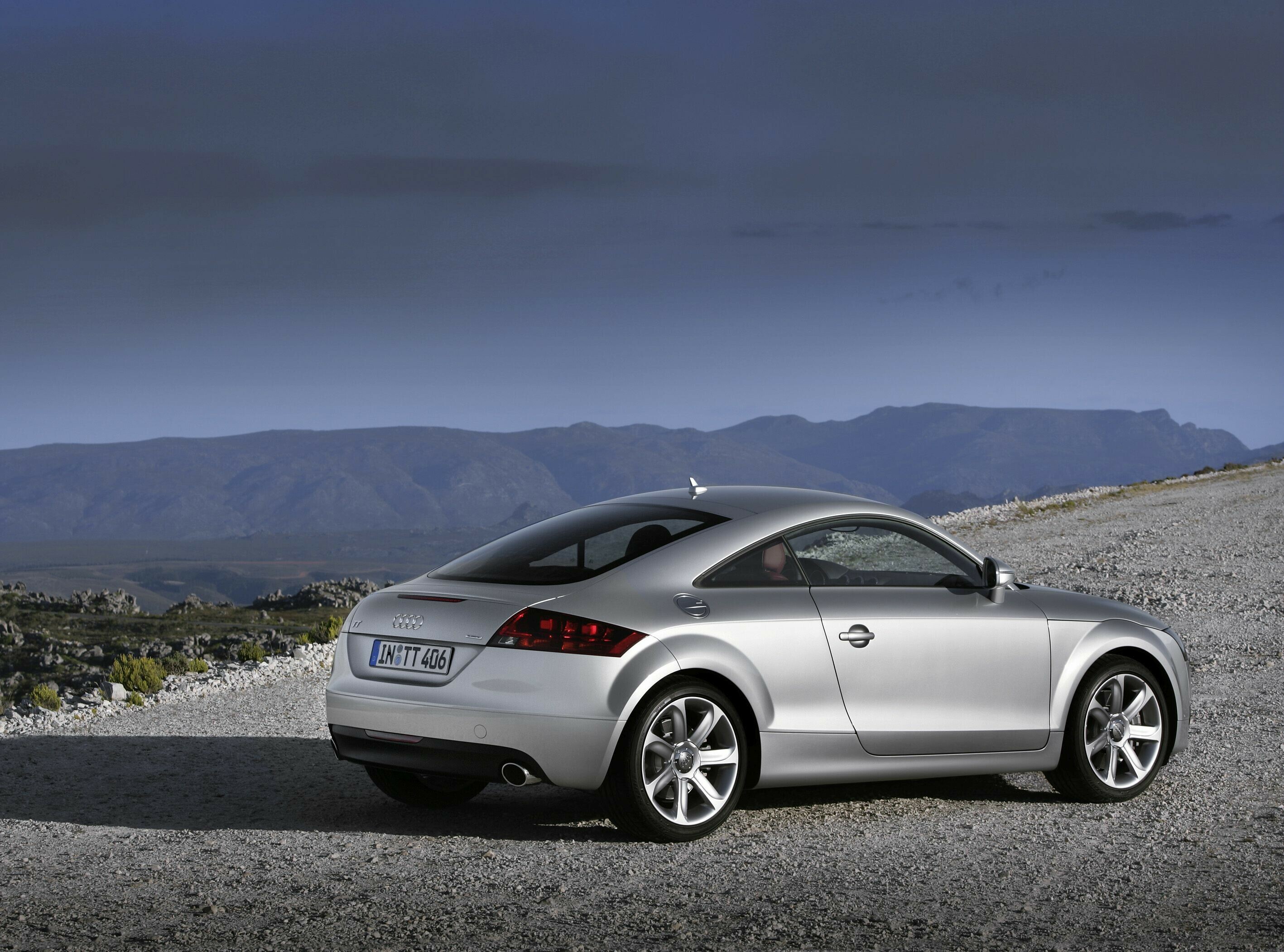 Audi TT Coupé de segunda geração, vista traseira