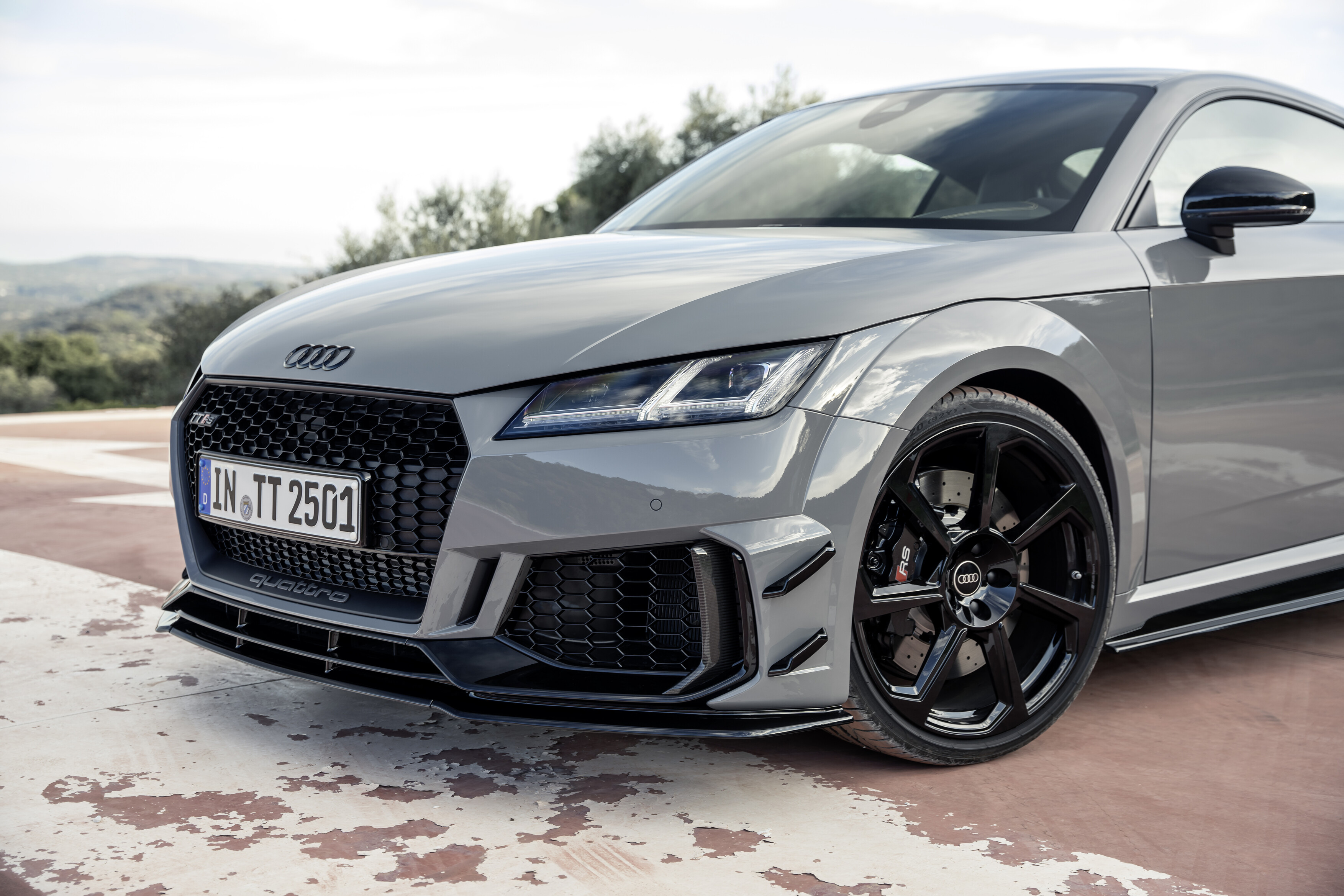 Audi TT RS Coupé iconic edition em Nardo Grey, detalhe do Aerokit