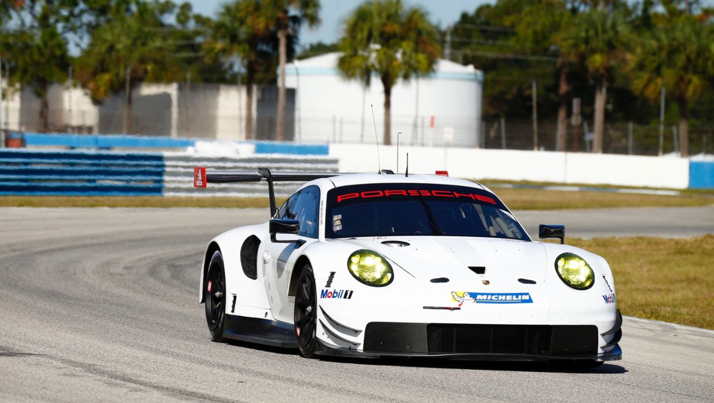 Porsche 911 RSR da geração apresentada para a época de 2017