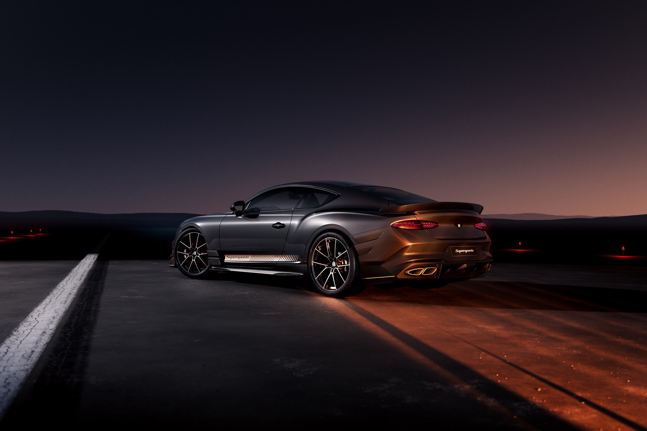 Asa fixa e difusor traseiro do Bentley Supersports