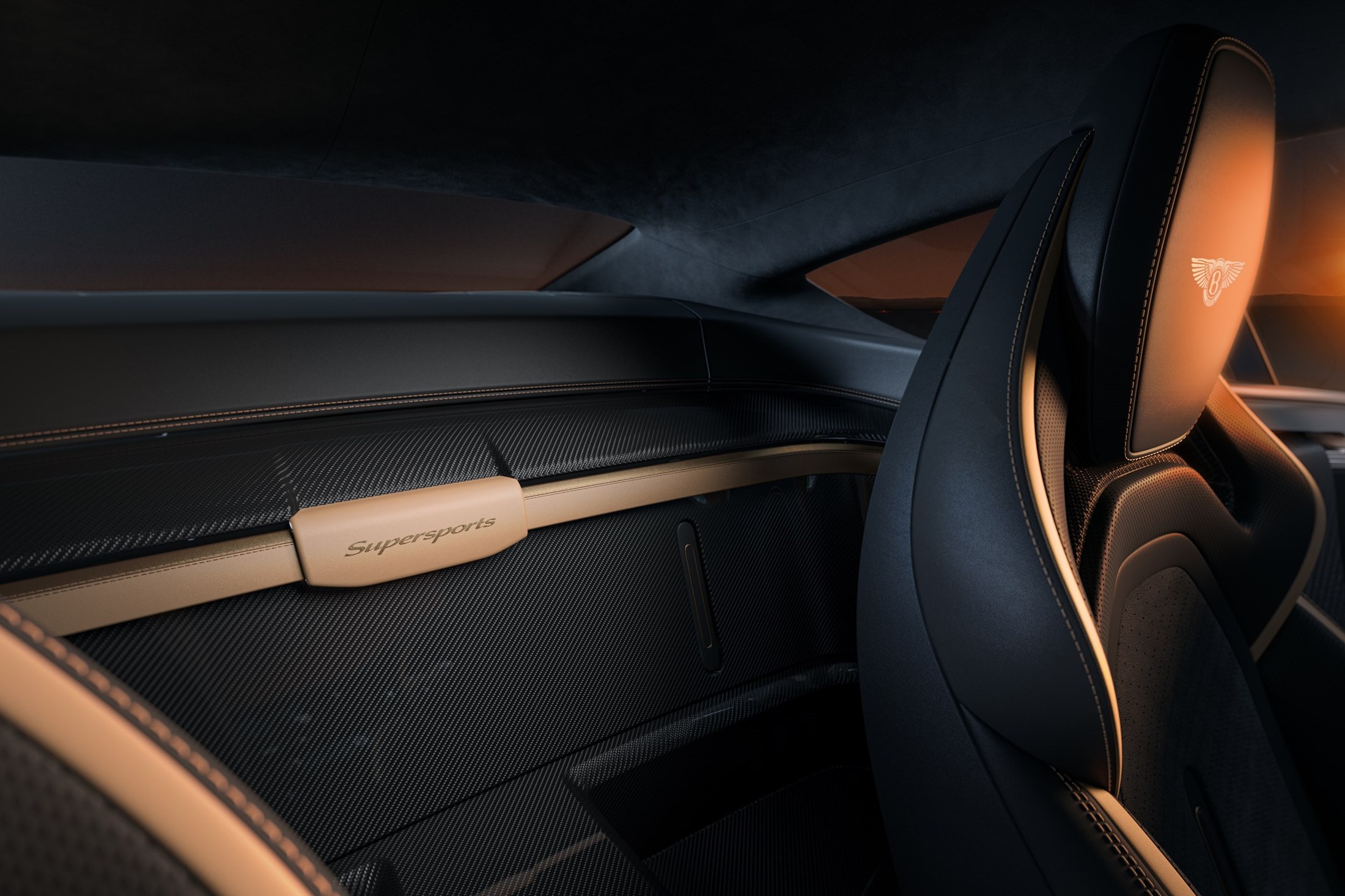 Estrutura leve em carbono na zona traseira do Bentley Supersports