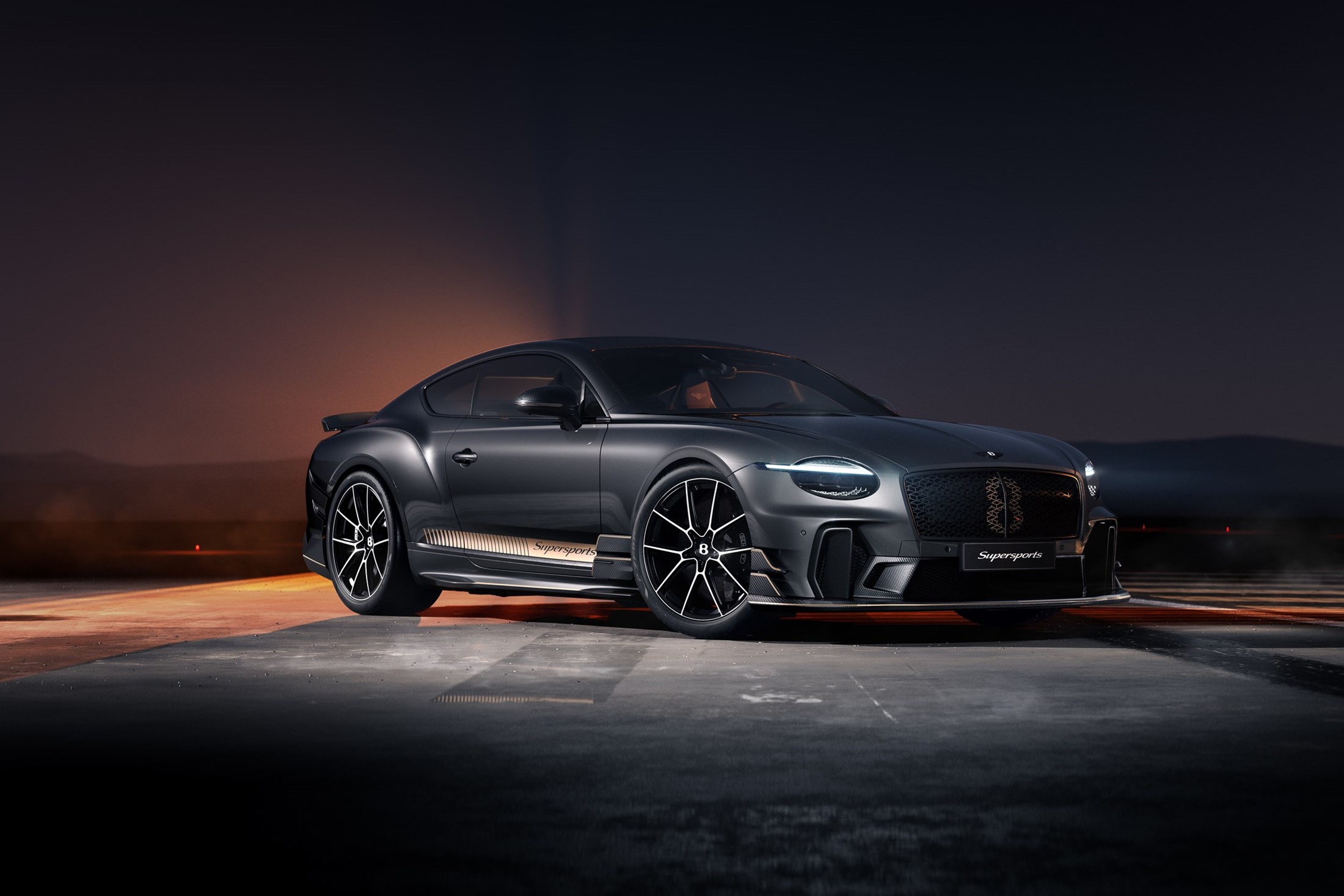 Bentley Supersports atual em vista dianteira de três quartos