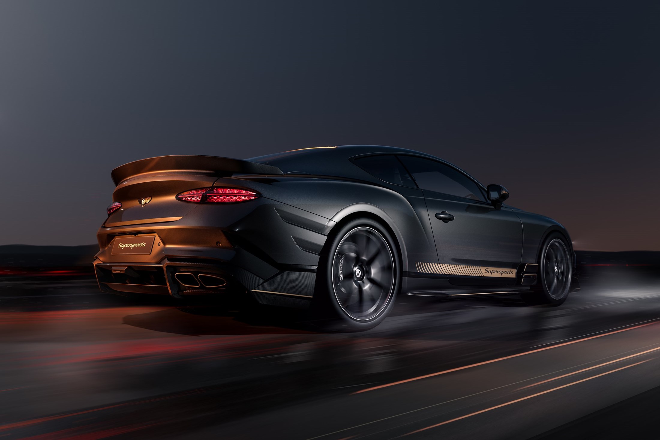 Bentley Supersports atual em vista traseira de três quartos