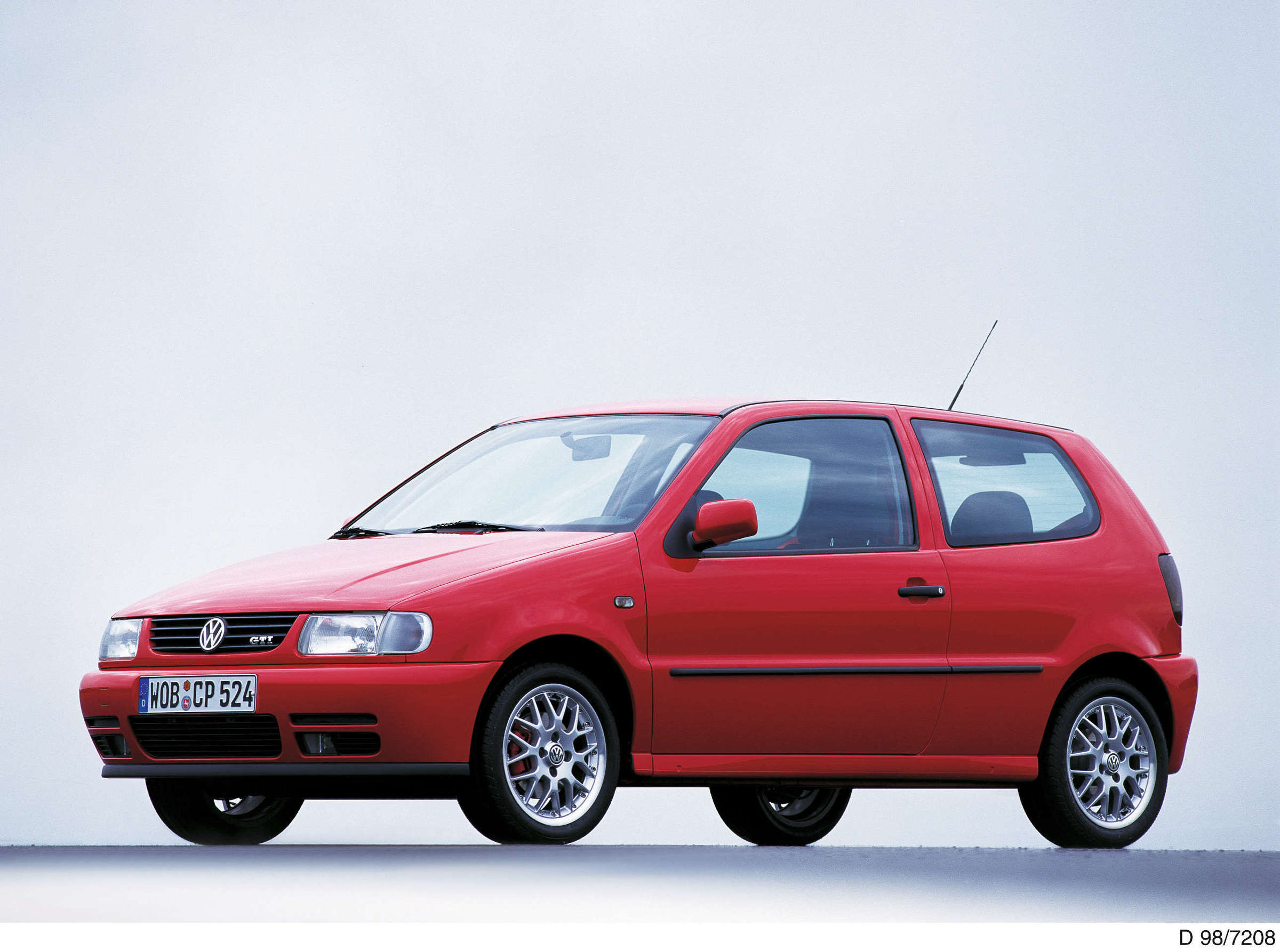 O primeiro Polo GTI surgiu em 1998 com 120 cv e uma série inicial limitada a 3.000 unidades.