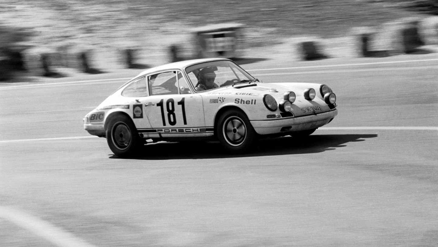 Porsche 911 R em competição no Tour de France de 1969