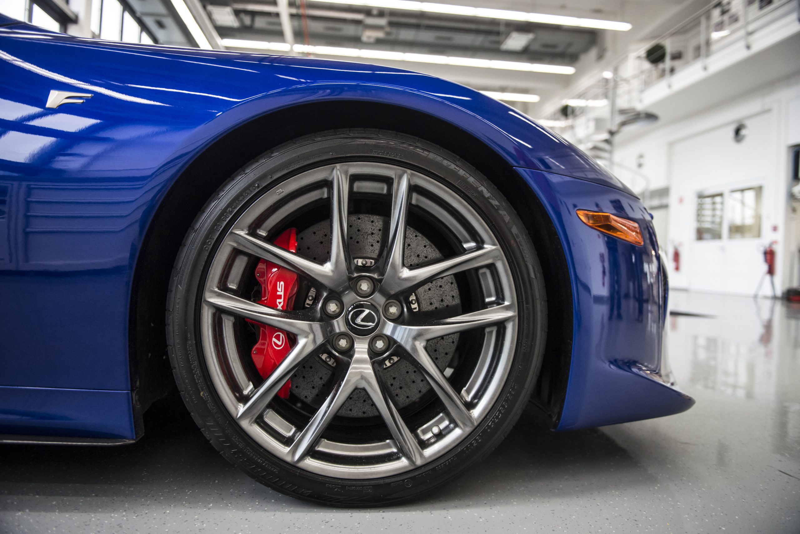 Jante BBS, disco carbono-cerâmico e pinça do Lexus LFA