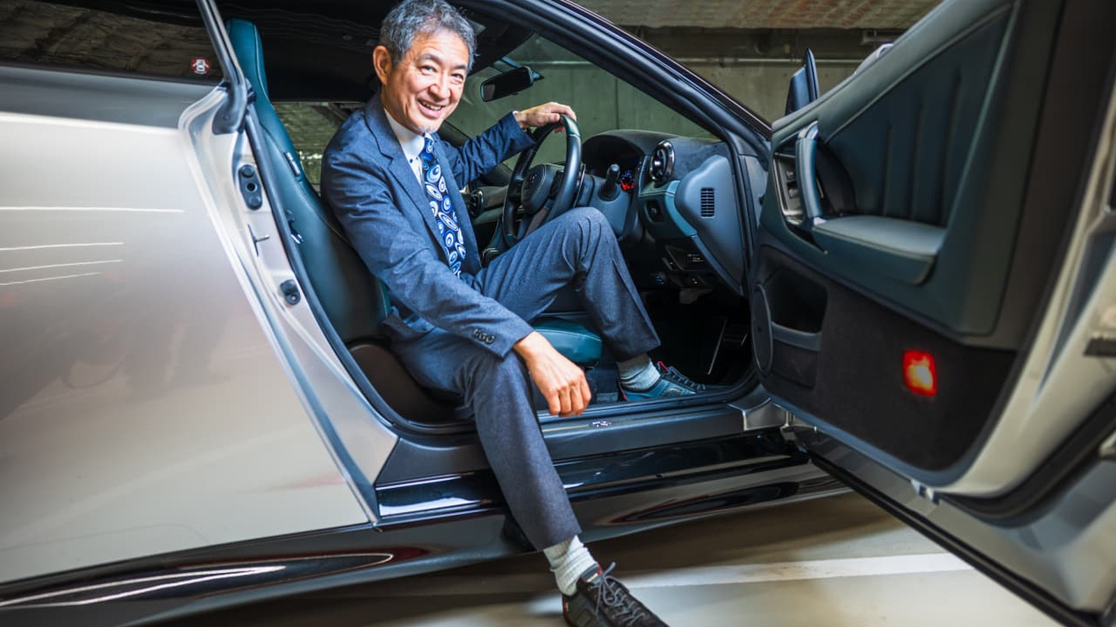 Hiroshi Tamura ao volante de um Nissan GT-R R35. Crédito/fonte: Nissan Motor Corporation.