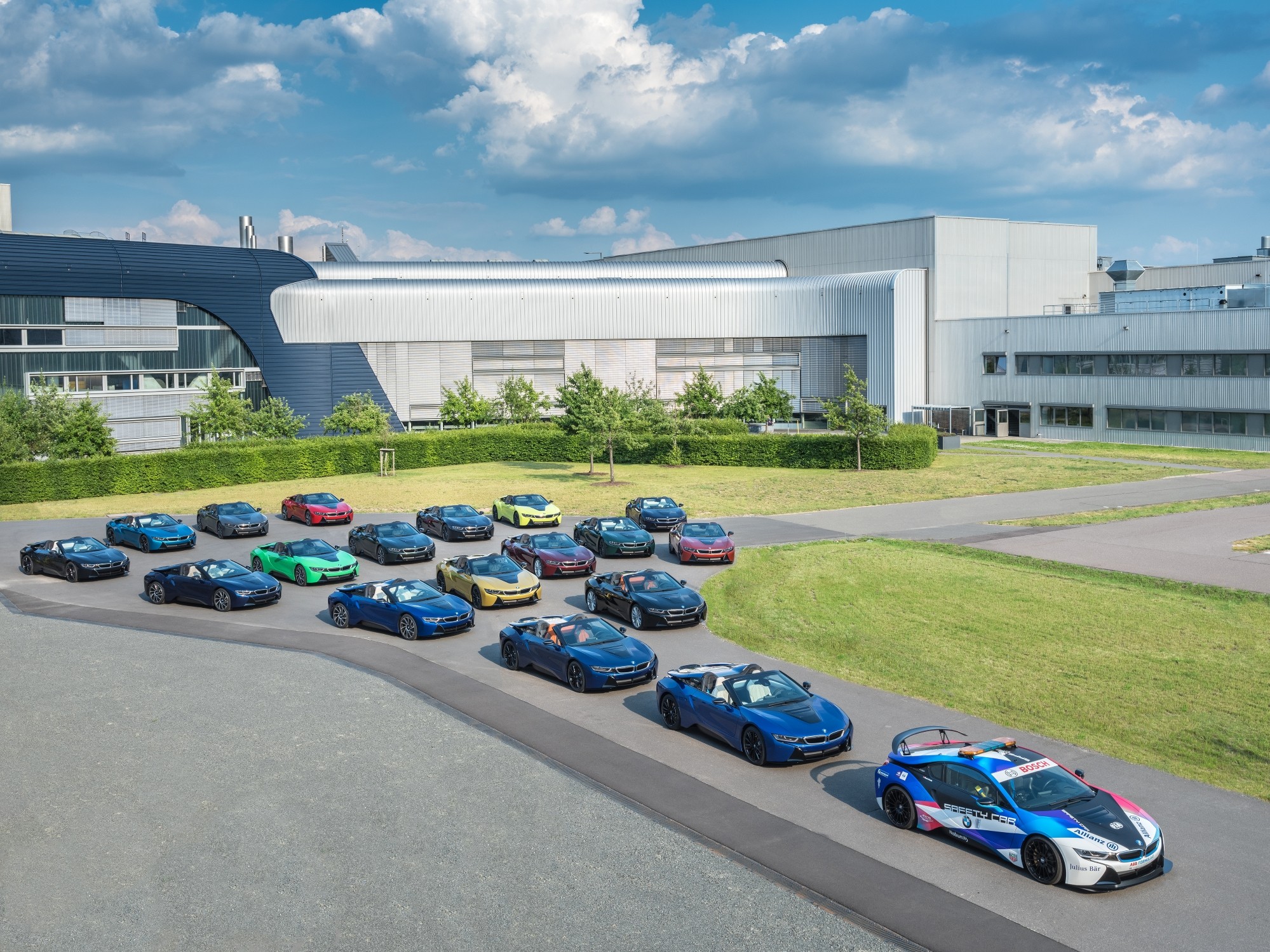 Os 18 últimos BMW i8 na fábrica BMW Group de Leipzig (06/2020). Foto oficial BMW Group. ID P90392142.