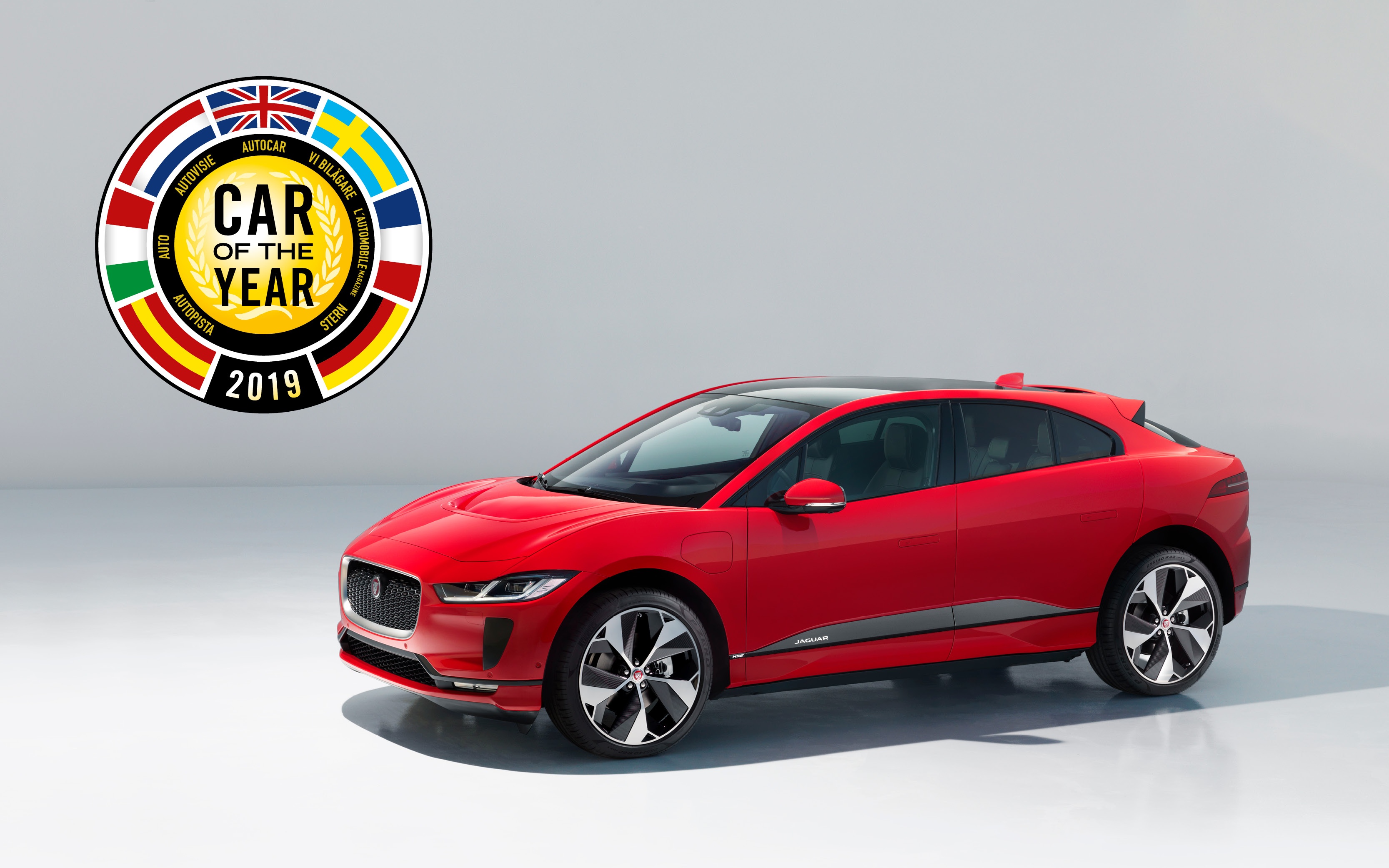 Composição oficial Jaguar relativa ao European Car of the Year 2019. A imagem documenta o galardão; não constitui uma comparação objetiva universal.