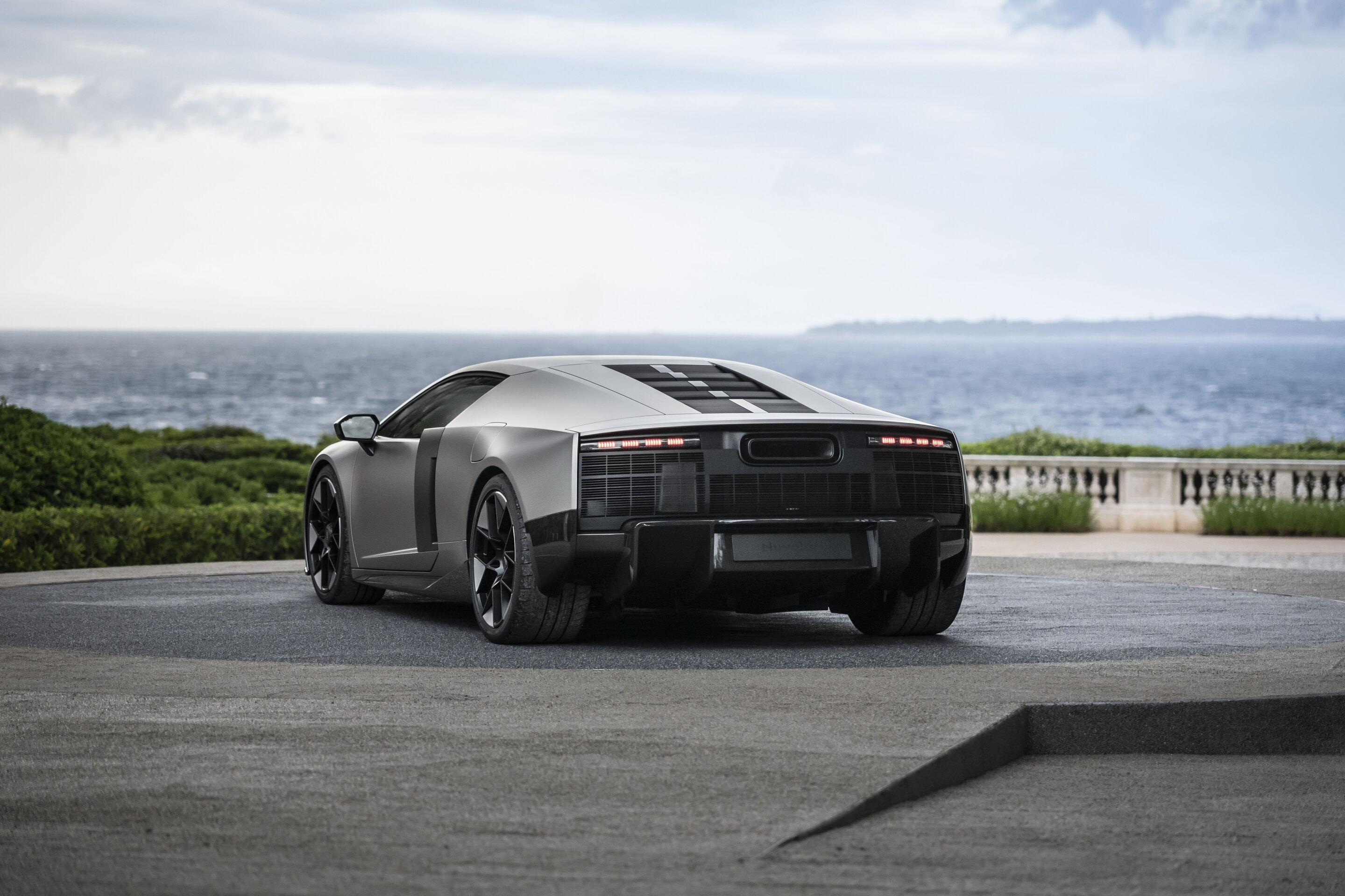 Audi Nuvolari 2026, vista de três quartos traseira.
